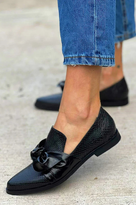 Schwarze Slip-On Slipper mit Schlangenleder-Optik, Schleife und spitzem Zehenbereich