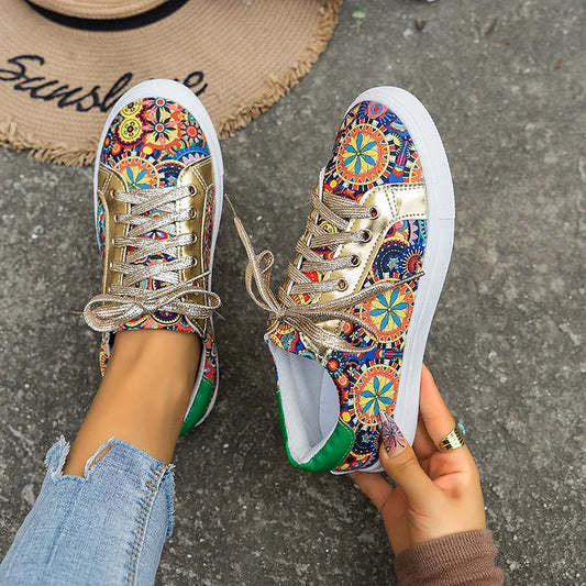 Bunte Schnürsneaker im Patchwork-Design mit Boho-Muster und runder Zehenpartie