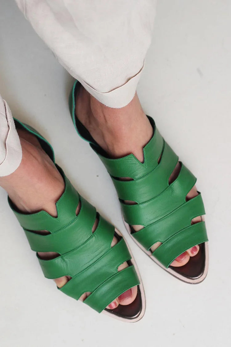 Bequeme Slip-On-Flats mit spitzem Peep-Toe und luftiger Aussparung