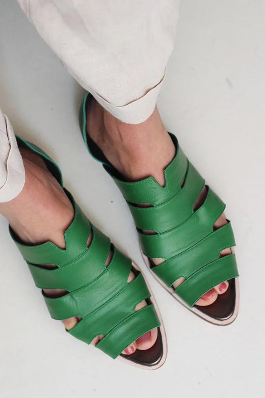 Bequeme Slip-On-Flats mit spitzem Peep-Toe und luftiger Aussparung