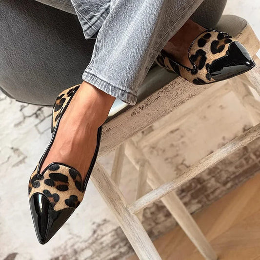 Khaki-Patchwork-Flats mit spitzer Zehenpartie und Leopardenmuster