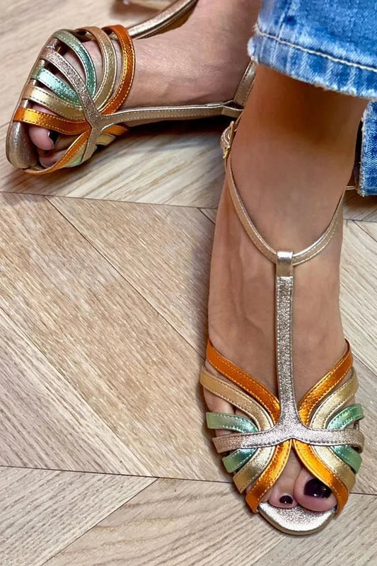 Bunte, hohl gearbeitete goldene Stiletto-Absätze mit T-Riemen und Schnalle