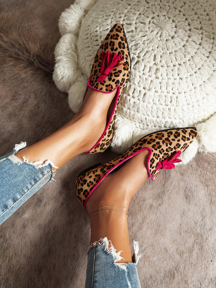 Lässige Damen-Ballerinas mit Leopardenmuster aus Wildlederimitat und Quastendekor