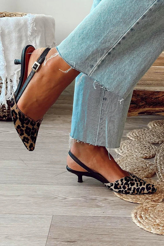 Khakifarbene Kitten-Heels mit spitzem Zehenbereich und Leopardenmuster