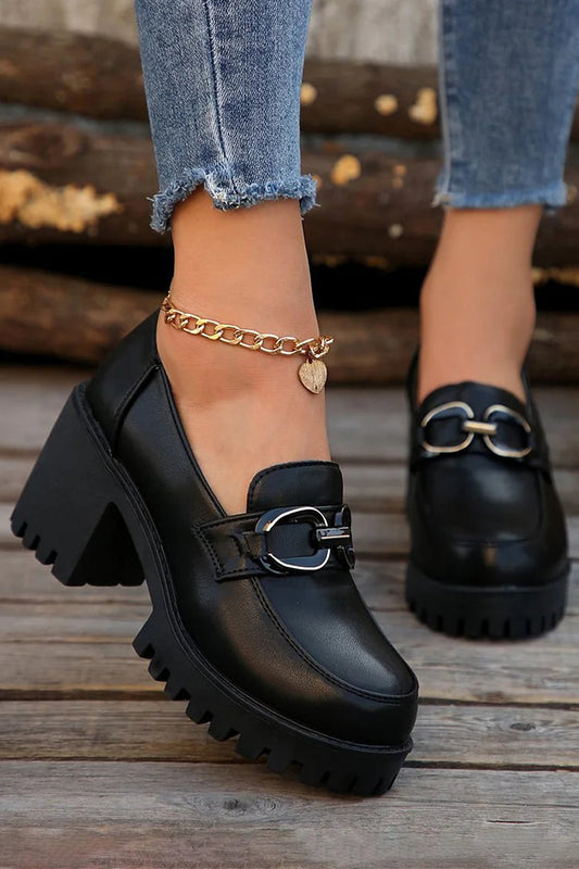 Patchwork-Loafer mit runder Zehenpartie, dekorativer Metallschnalle und robustem Absatz