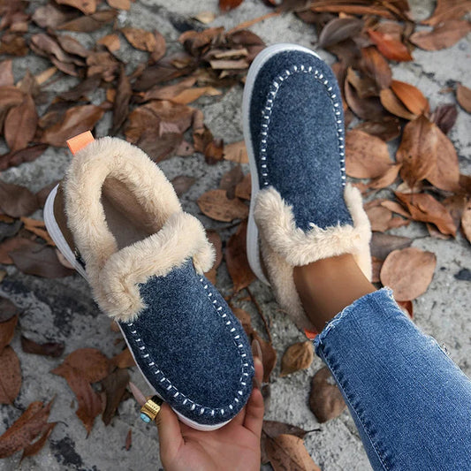 Gemütliche Patchwork-Schneestiefel mit dekorativen Nähten und runder Zehenform