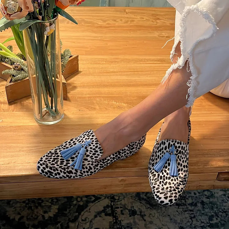 Casual Loafers mit gepunktetem Design und fransigen, unregelmäßigen Kanten