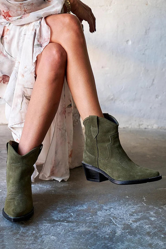 Grüne Patchwork-Westernstiefel mit Nahtdetails und spitzem Zehenbereich [Vorbestellung]