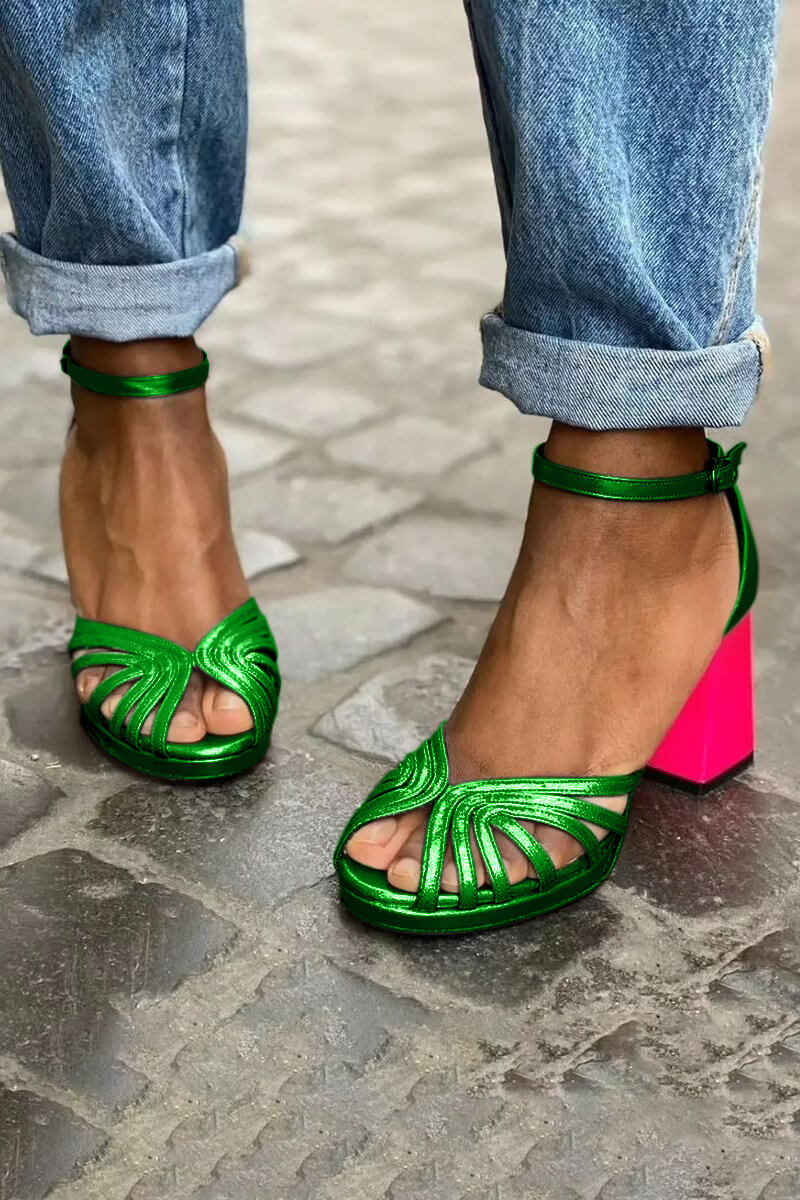 Elegante, funkelnde Peeptoe-Absätze mit Knöchelriemen und Farbblock-Design