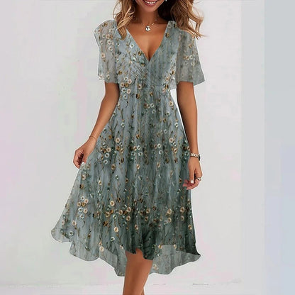Elena | Leichtes Wickelkleid mit floralem Design