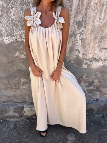 Livia | Damenkleid in einfarbigem Design mit floralen Akzenten und U-Ausschnitt