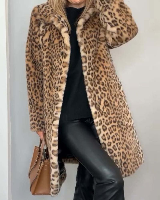 Leia | Lange, kuschelige Jacke mit Leopardenmuster