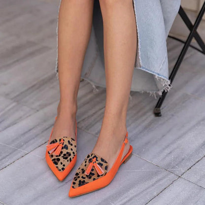 Spitz zulaufende Ballerinas mit Slingback-Riemen im farblich blockierten Leopardenmuster