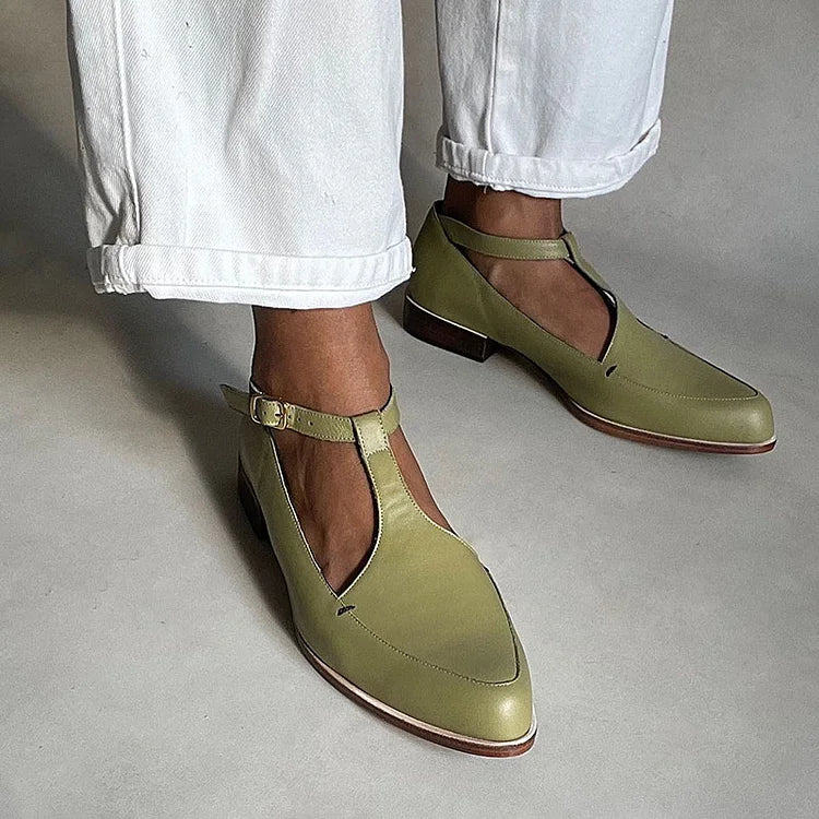 Matte Leder Retro Flats mit spitzem T-Riemen