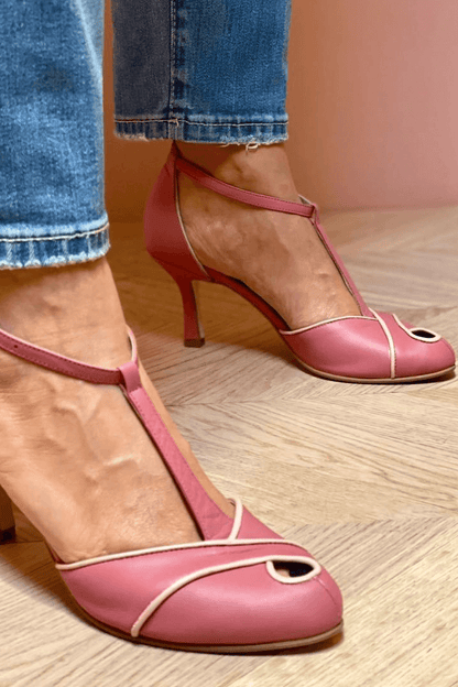 Peep-Toe-Stiletto mit Ausschnitt und Trägern