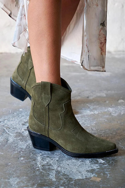 Grüne Patchwork-Westernstiefel mit Nahtdetails und spitzem Zehenbereich [Vorbestellung]