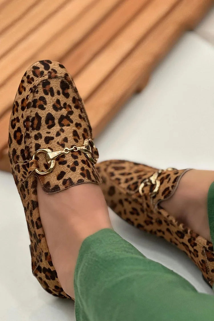 Khaki Slipper mit Metall-Schnallenakzent und Leopardenmuster
