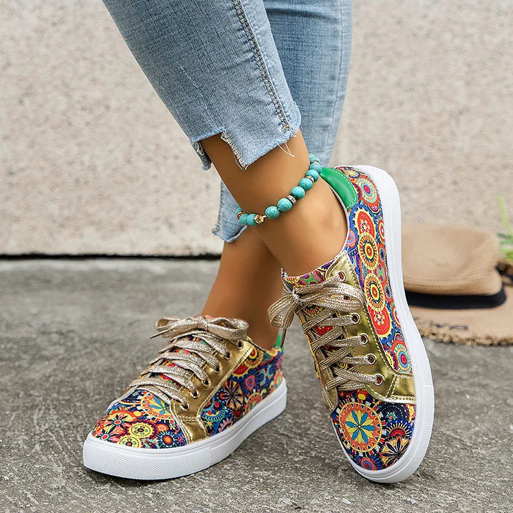 Bunte Schnürsneaker im Patchwork-Design mit Boho-Muster und runder Zehenpartie
