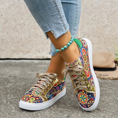 Bunte Schnürsneaker im Patchwork-Design mit Boho-Muster und runder Zehenpartie
