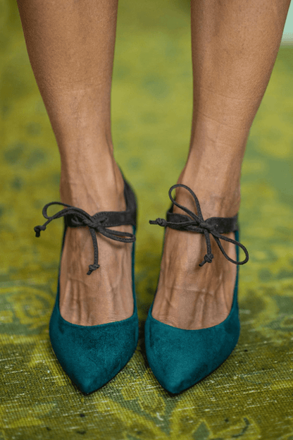 Elegante violette Stiletto-Absätze mit Schnürung
