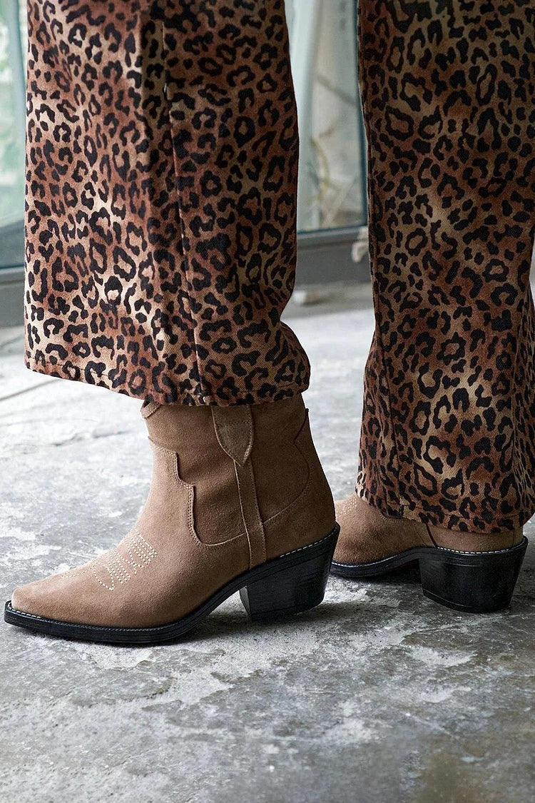 Nahtdesign, spitze Zehen, robuster Absatz, hellbraune Stiefeletten [Vorbestellung]