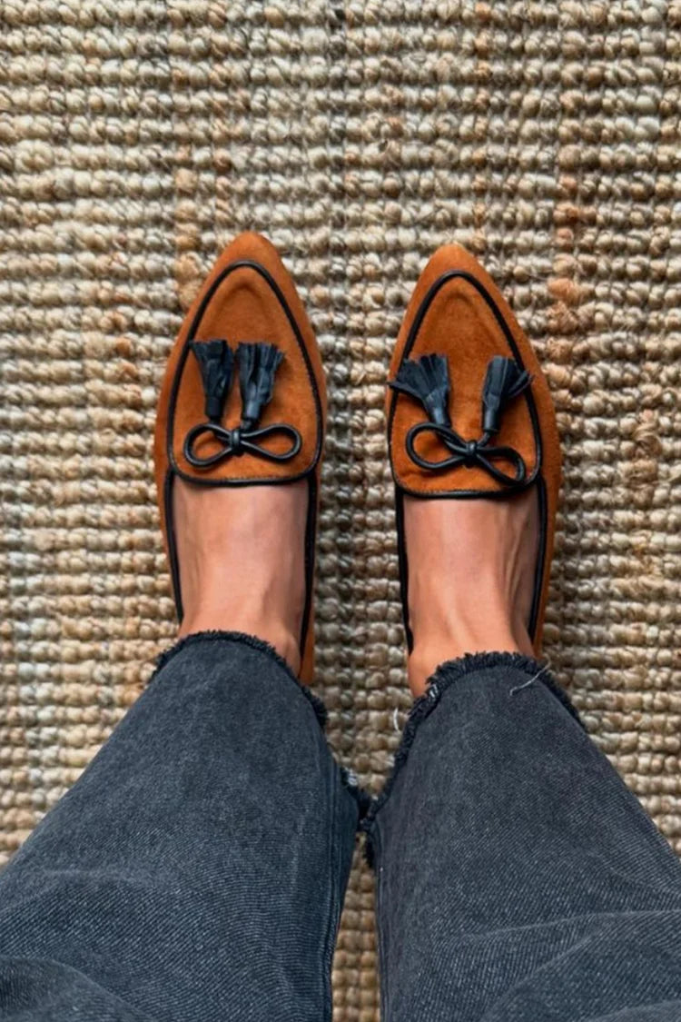 Braune Flache Schuhe mit Spitzennase und Farbblock-Quastenverzierung [Vorbestellung]