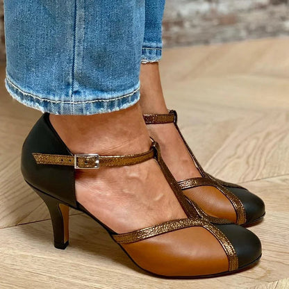 Braune Glitzer-Stiletto-Absätze mit Farbblock und T-Riemen