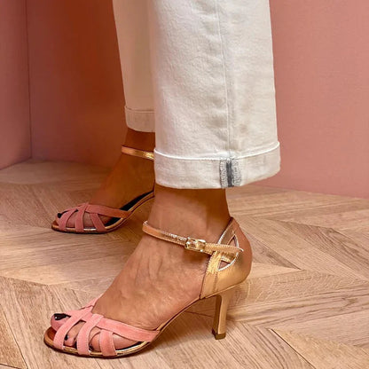 Farbblockierte Peep-Toe-Stiletto-Pumps mit ausgeschnittenem Riemchen