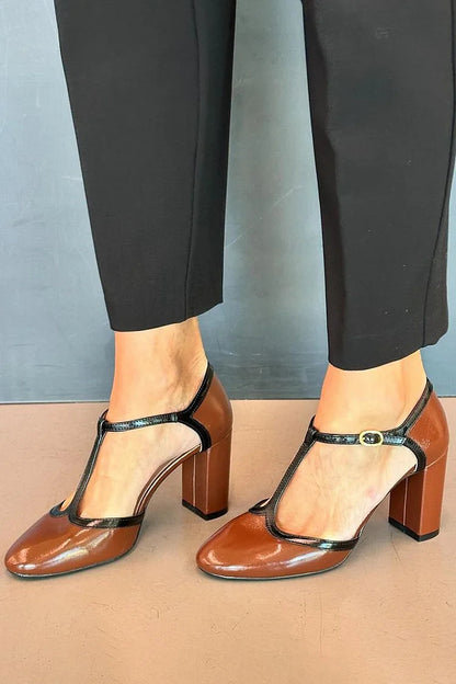 Braune Chunky Heels mit Farbblock-T-Riemen und Schnalle [Vorbestellung]