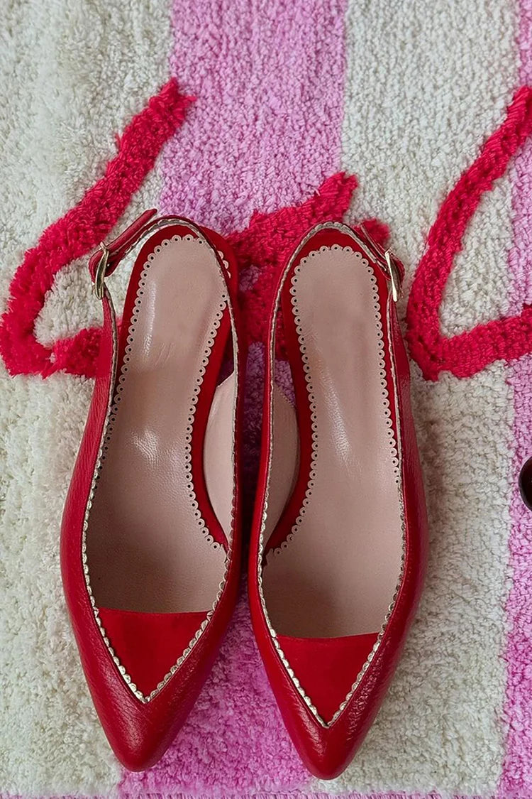 Rote Ballerinas mit Kontrastbesatz und spitz zulaufendem Slingback