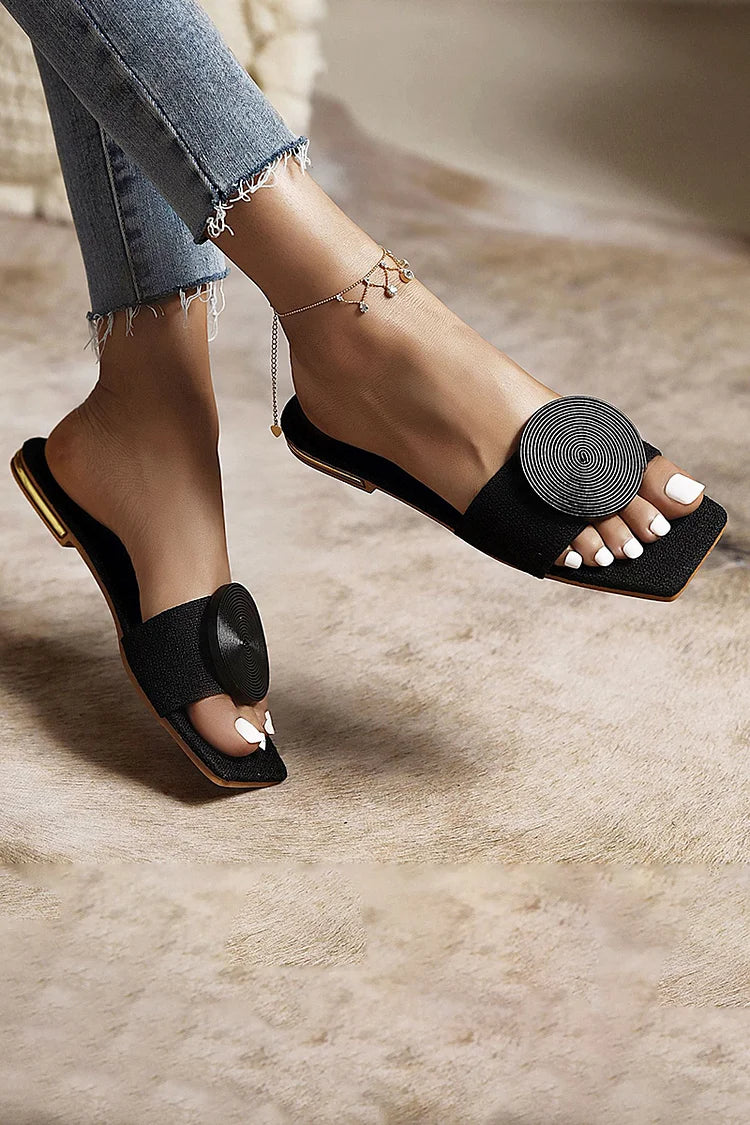 Bequeme Outdoor-Slipper mit quadratischer Zehenform und Metallic-Details