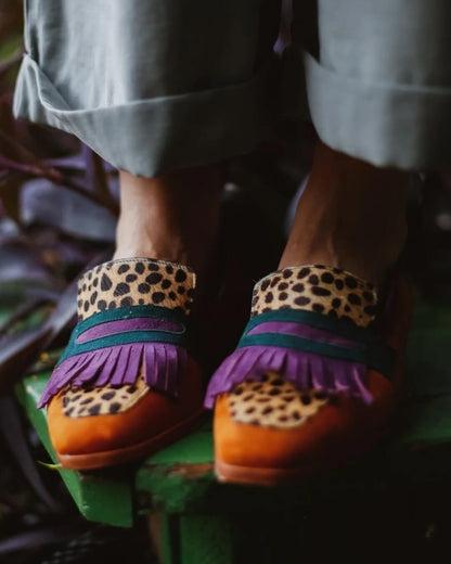 Braune Loafer mit Farbblock-Fransen, quadratischer Zehenpartie und Leopardenmuster