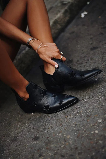 Schwarze Stiefeletten mit spitzem Zehenbereich und Sternen-Design