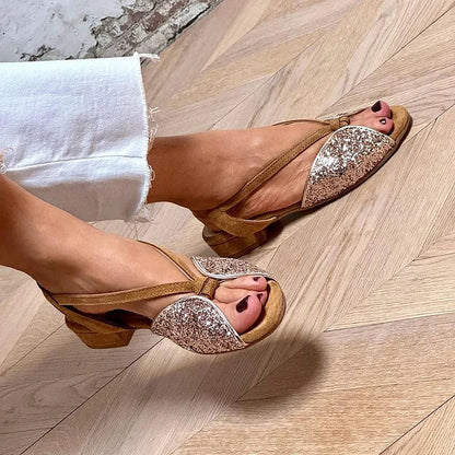 Braune Glitzer-Patchwork-Sandalen mit niedrigem Blockabsatz und offenen Zehen