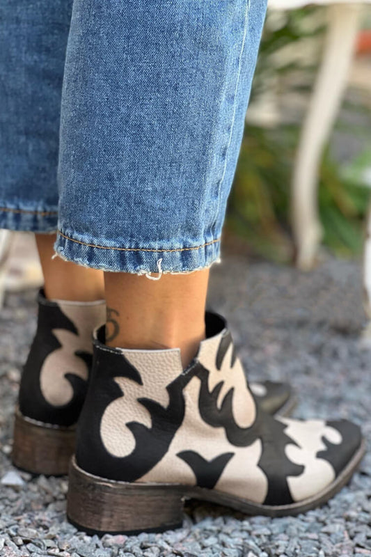 Desert Mirage Ankle Boots mit Ausschnitten [Vorbestellung]