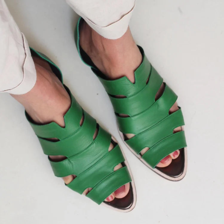Bequeme Slip-On-Flats mit spitzem Peep-Toe und luftiger Aussparung