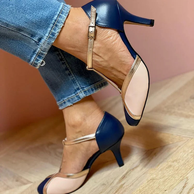 Farbblock-Stiletto-Absätze mit geschlossener runder Zehenpartie und T-Riemen" 

could be rewritten as:

"Farbblock-Stiletto-Pumps mit runder Zehenpartie und T-Riemen