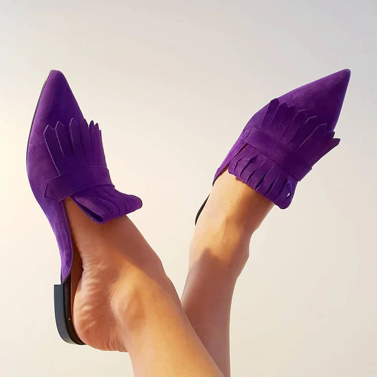 Matte Slipper mit spitzem Zehenbereich und Fransendekor