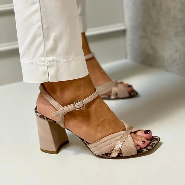 Khakifarbene, robuste Peep-Toe-High Heels mit Patchwork-Leopardenmuster