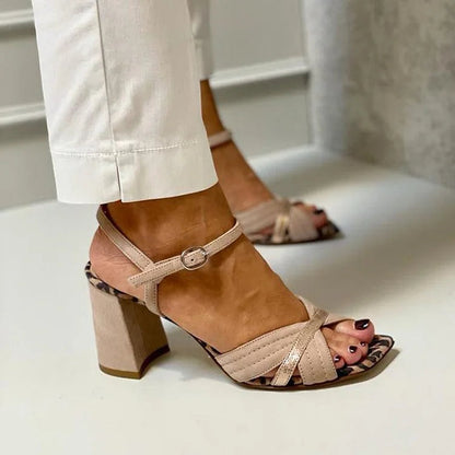Khakifarbene, robuste Peep-Toe-High Heels mit Patchwork-Leopardenmuster