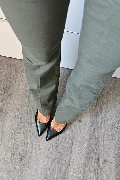 Schwarze Stiletto-Absätze mit Patchwork-Riemen und spitzem Zehenbereich