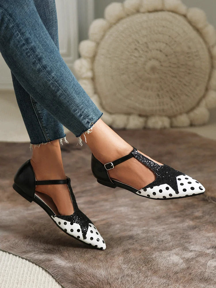 Spitz zulaufende Damen-Flats mit Glitzernähten und Polka-Dots