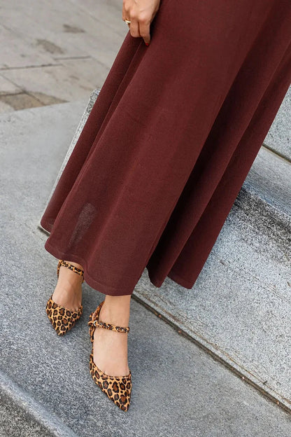 Khakifarbene Stiletto-Pumps mit spitzem Zehenbereich und Leopardenmuster