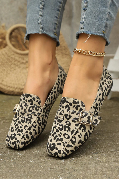 Bequeme Slipper mit Leopardenmuster, Riemchen und Schnallendetails sowie quadratischer Zehenform