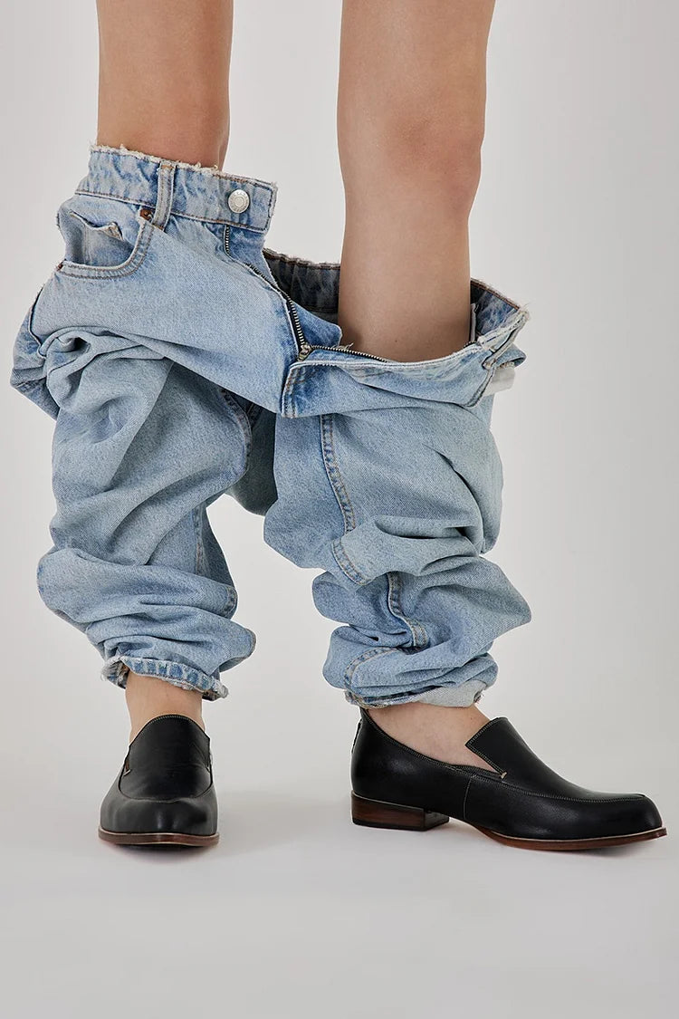 Schlichte schwarze Slipper mit spitzem Zehenbereich und feiner Naht
