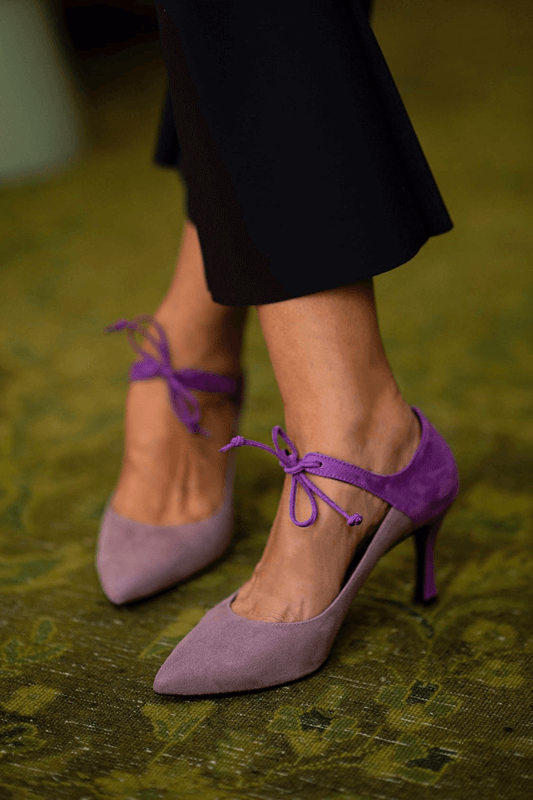 Elegante violette Stiletto-Absätze mit Schnürung