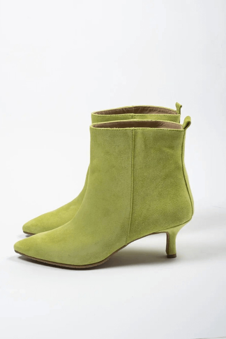 Violette Wildleder-Ankle Boots mit Kätzchenabsatz [Vorbestellung]