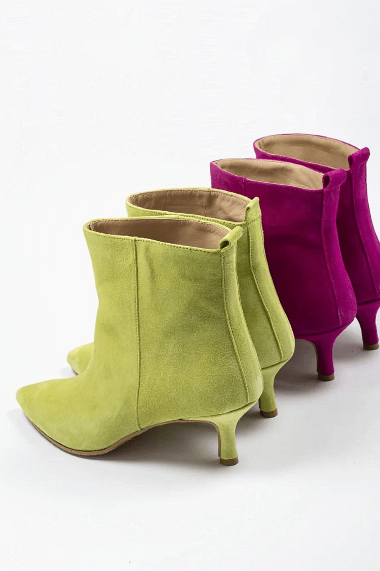 Violette Wildleder-Ankle Boots mit Kätzchenabsatz [Vorbestellung]