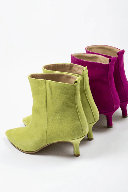 Violette Wildleder-Ankle Boots mit Kätzchenabsatz [Vorbestellung]