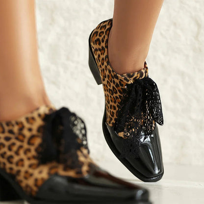 Leopardenmuster-Oxford-Schuhe mit Patchwork, quadratischer Zehenpartie und klobigem Absatz